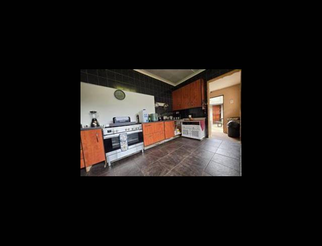 4 BEDROOM HOUSE FOR SALE IN FLORENTIA